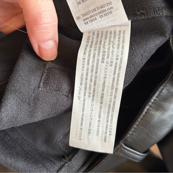 Hollister Ultra High Rise Black Faux Leather Straight Leg Pants Size 32 - Picture 7 of 7